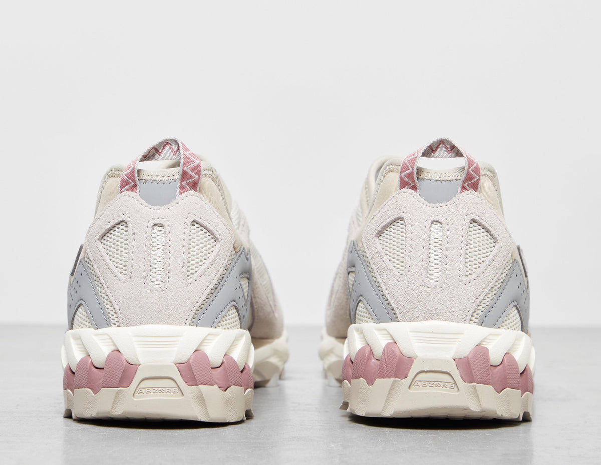 New Balance 610